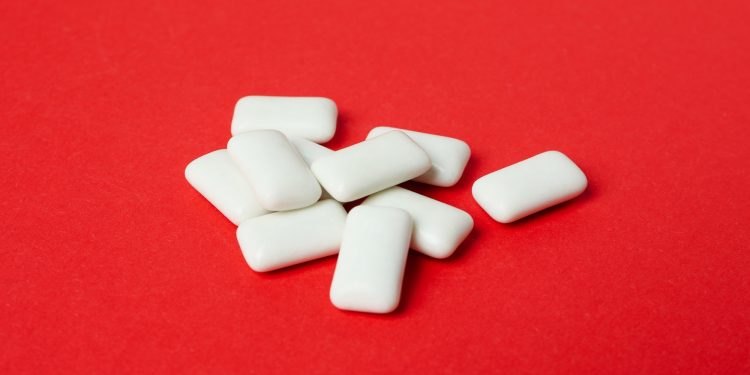 Can chewing gum reshape your jawline? We asked experts.