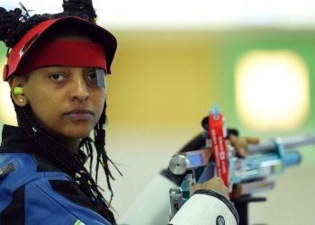 Shooting-Desert or sea, no obstacle too big for Solomon