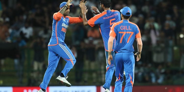 India beat Sri-Lanka in a thrilling super over and win series 3-0