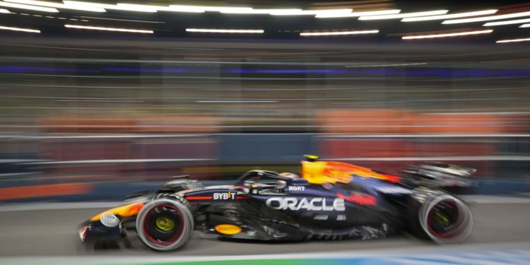 Norris puts McLaren on top in Singapore, Russell crashes