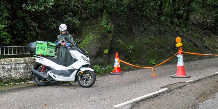 When Gig Work Meets Extreme Weather