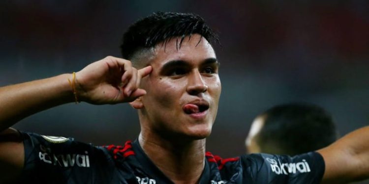 Everton sign Argentine midfielder Alcaraz on loan